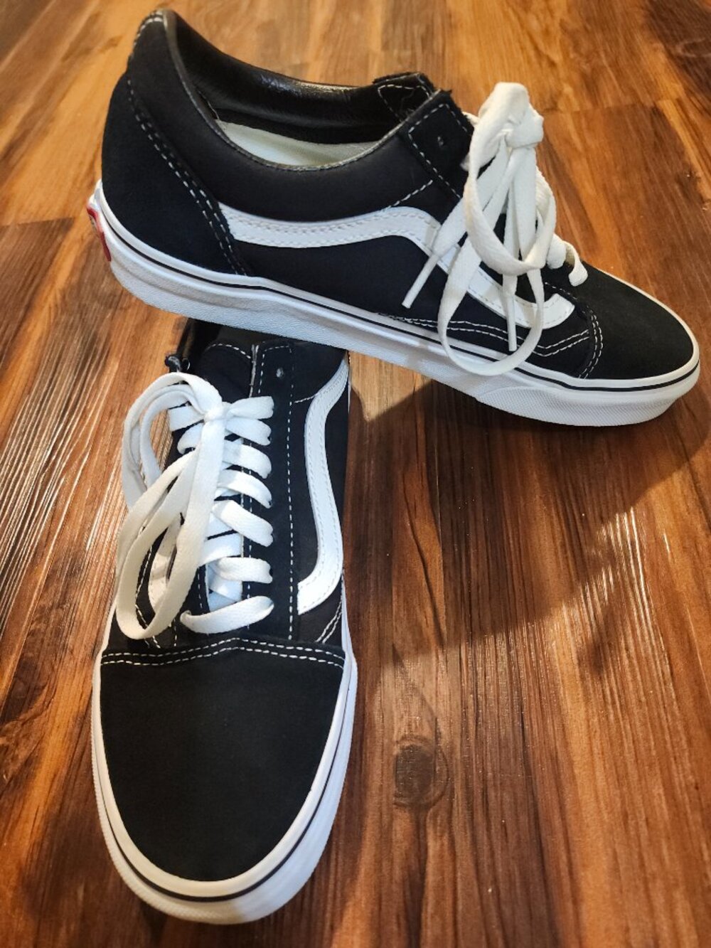 Vans Old Skool Shoes - Picture 2 of 6